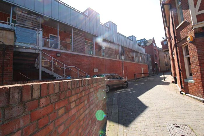 2 Bedroom Flat To Rent In Exchange Yard, Bucklersbury, Hitchin, SG5