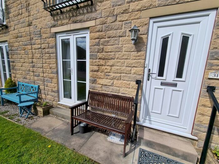 2 Bedroom Flat To Rent In Queens Drive, Pudsey, LS28