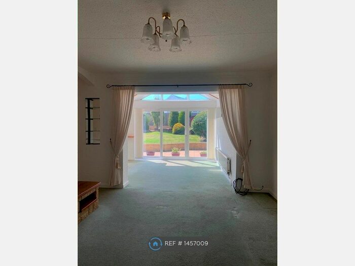 3 Bedroom Bungalow To Rent In Rydal Avenue, Locking, Weston-Super-Mare, BS24