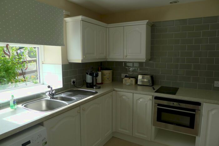 1 Bedroom Bungalow To Rent In Jurys Corner, Kingskerswell, TQ12