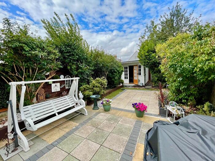 3 Bedroom Terraced House For Sale In Westcliff-On-Sea, Essex, SS0