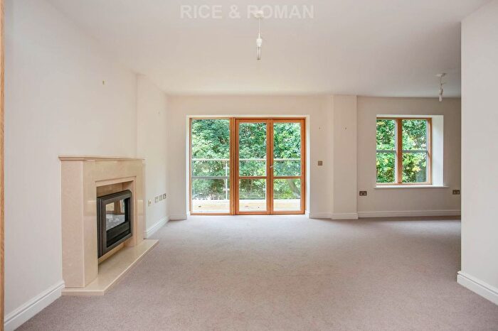 1 Bedroom Flat For Sale In Austin Place, Weybridge, KT13