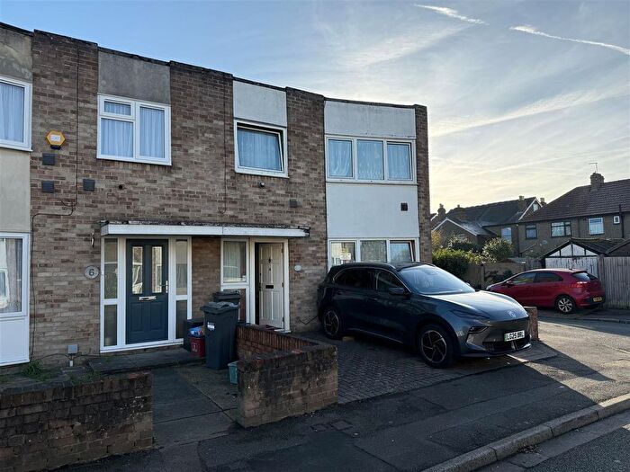 3 Bedroom End Terrace House For Sale In Bethany Waye, Bedfont, TW14