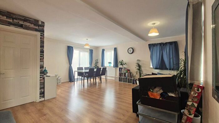 2 Bedroom Detached House To Rent In Ilford, IG2