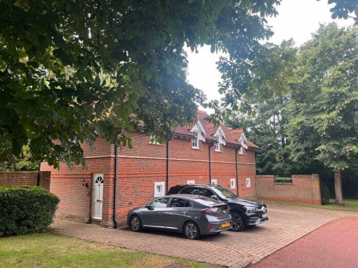 2 Bedroom Flat To Rent In Wethered Park - Central Marlow, SL7