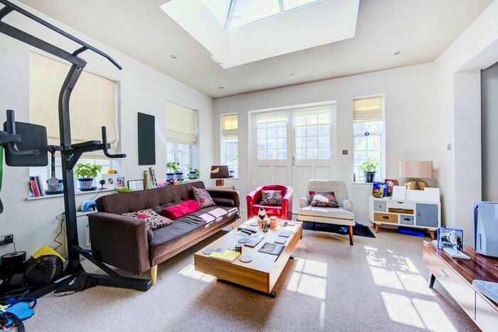 2 Bedroom Flat To Rent In Kings Road, Chelsea, London, SW3
