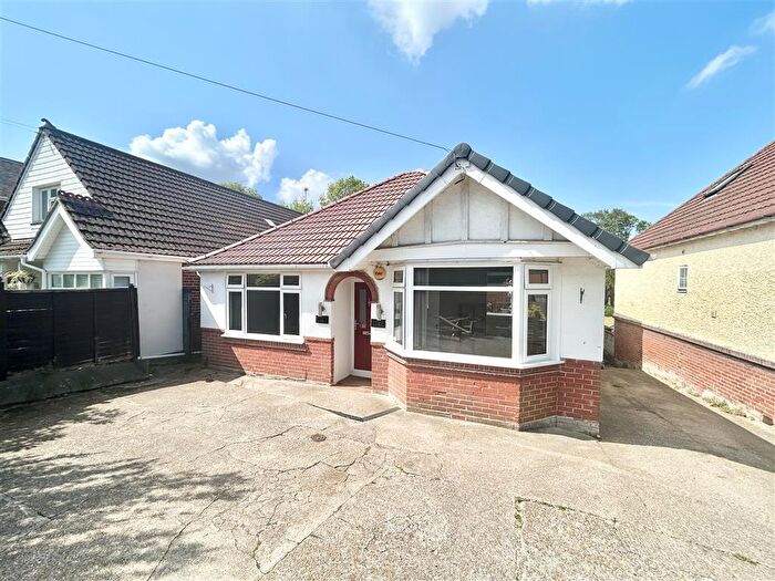 4 Bedroom Bungalow To Rent In Woodmill Lane, Southampton, SO18