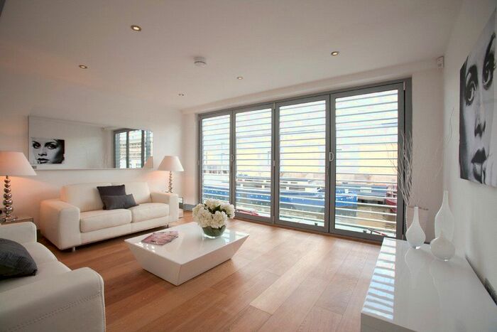2 Bedroom Terraced House To Rent In Waterfront Mews, Islington, N1