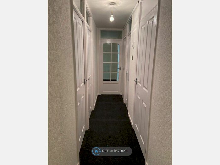 2 Bedroom Flat To Rent In Park Road South, Prenton, CH43