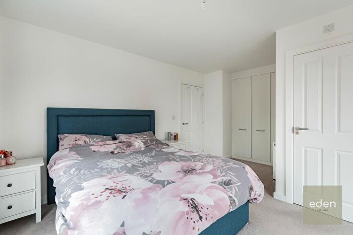 2 Bedroom Flat For Sale In Waterman Way, Wouldham, ME1