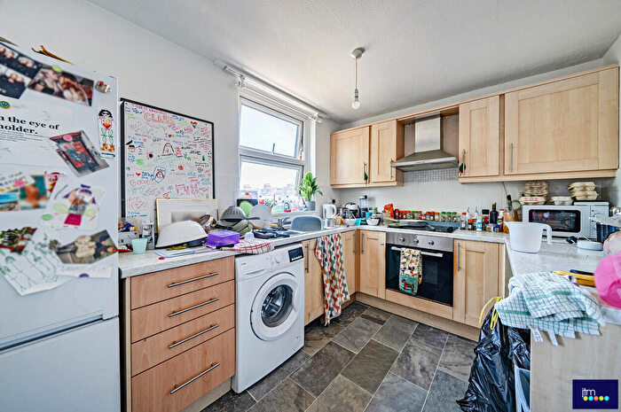 3 Bedroom Apartment To Rent In Mowatt Close, N19