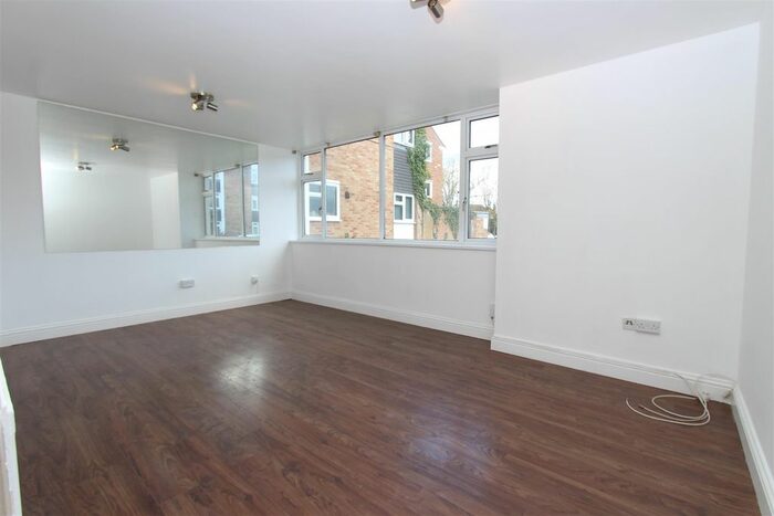 2 Bedroom Flat To Rent In Tilehouse Way, Denham, Uxbridge, UB9