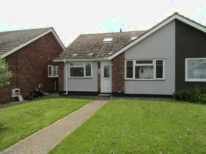 4 Bedroom Semi-Detached Bungalow To Rent In Field Walk, Walton On The Naze, CO14