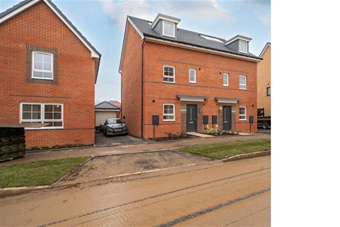 4 Bedroom Semi-Detached House To Rent In Bedroom Semi Detached House In Crusoe Street, Aylesford, ME20