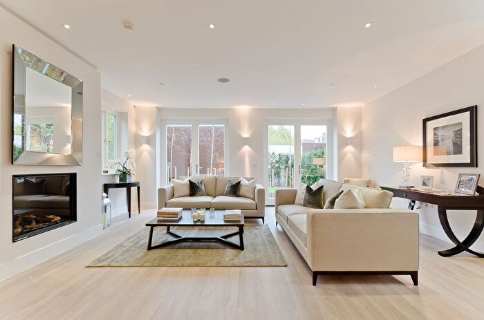 5 Bedroom Flat To Rent In Pembroke Gardens, London, SW14