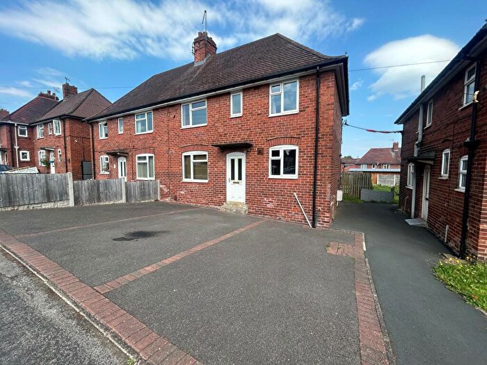 3 Bedroom House To Rent In Racecourse Road, Chesterfield, S41