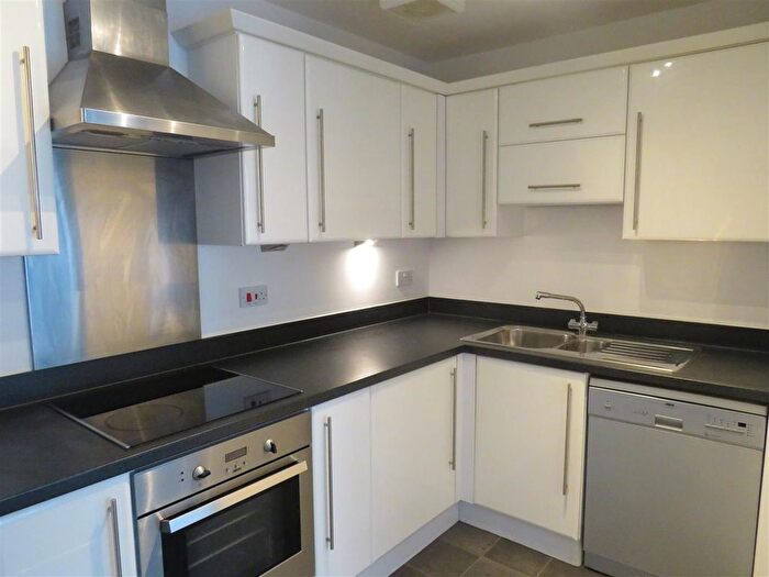 2 Bedroom Flat To Rent In Castle Way, Southampton, SO14