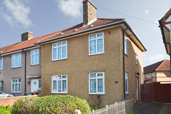 3 Bedroom Semi Detached House For Sale In Campden Crescent, Dagenham, Essex, RM8