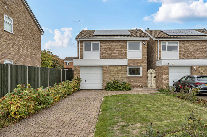 4 Bedroom Detached House For Sale In Whitworth Way, Wilstead, Bedford, MK45