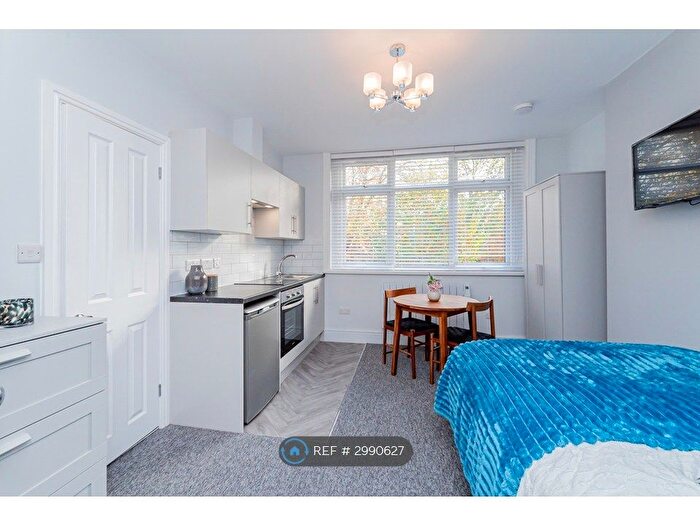 Studio To Rent In London Road, Reading, RG1