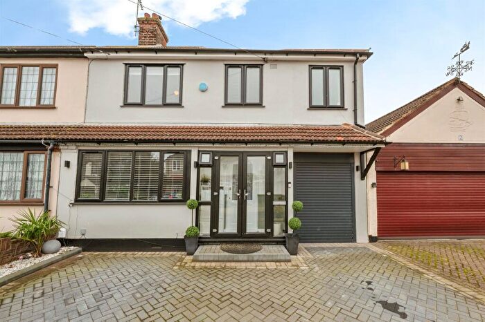 5 Bedroom Semi Detached House For Sale In Orchard Drive, Grays, RM17