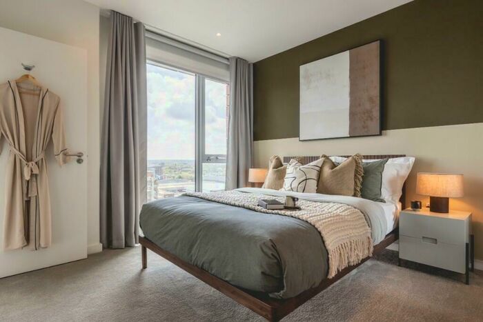 2 Bedroom Apartment To Rent In Nine Elms Lane, London, SW11