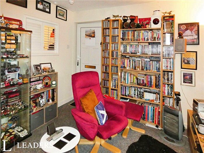 3 Bedroom Apartment For Sale In Queens Park Gardens, Crewe, Cheshire, CW2