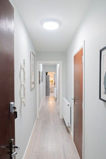 2 Bedroom Flat To Rent In Seven Sisters Road, London, N15