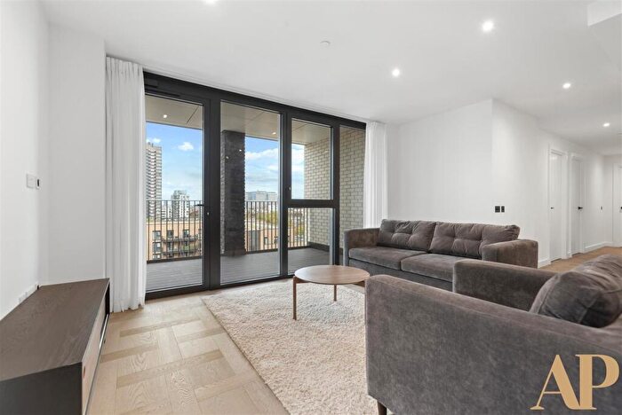 3 Bedroom Apartment To Rent In Boxwood Gardens, London Dock, E1W