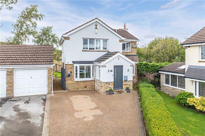 4 Bedroom Detached House For Sale In Heatherside, Baildon, West Yorkshire, BD17