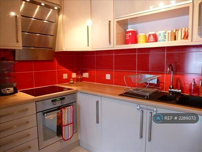 2 Bedroom Flat To Rent In Howlands Court Commonwealth Drive, Crawley, RH10