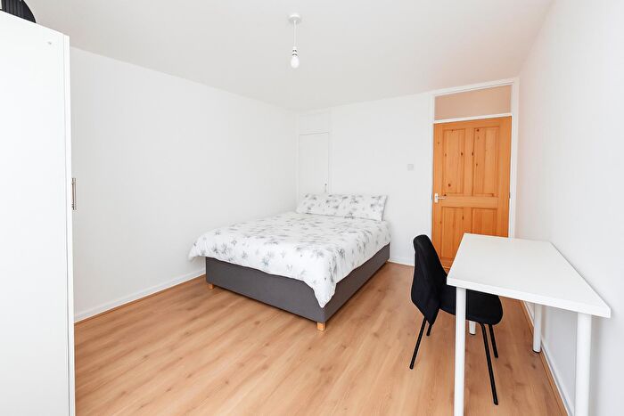 3 Bedroom Flat To Rent In Tillman Street, London, E1