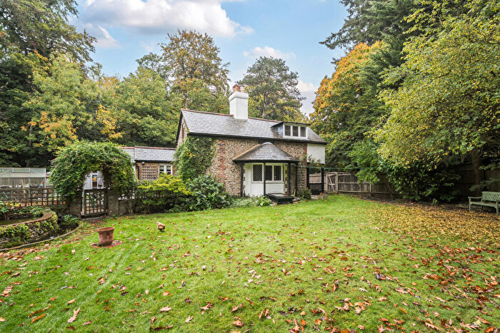 2 Bedroom Detached House For Sale In Shire Lane, Orpington, BR6