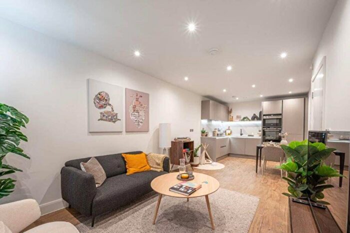 Studio To Rent In Uncle Colindale, Barnet, London, NW9