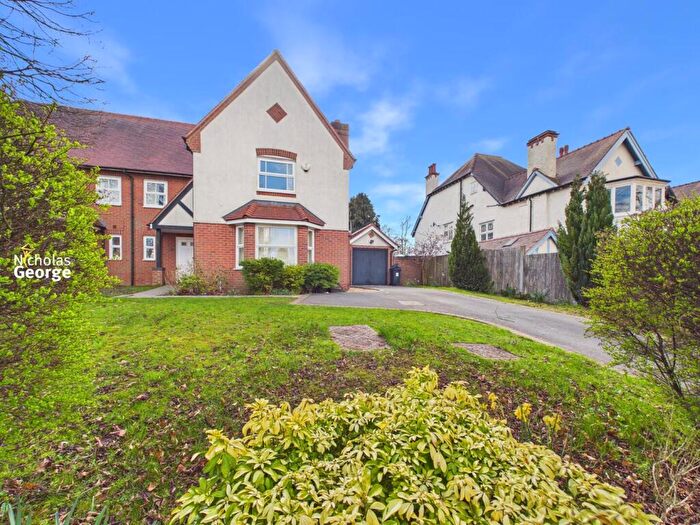 4 Bedroom Semi Detached House For Sale In Reddings Road, Moseley, B13