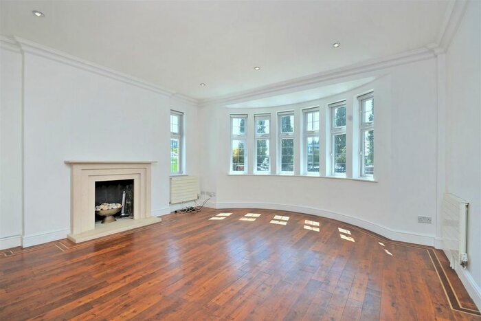 6 Bedroom Detached House To Rent In Fitzalan Road, Finchley, N3