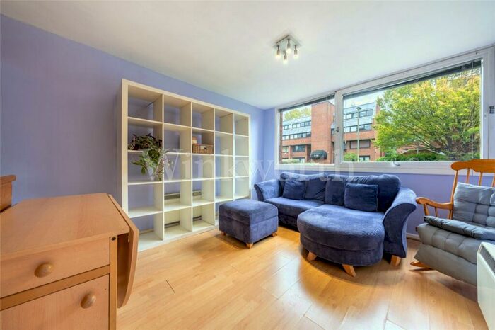 1 Bedroom Apartment To Rent In Britten Close, London, NW11