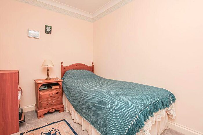 2 Bedroom Flat For Sale In Upton Court, Crouch Street, Banbury, OX16