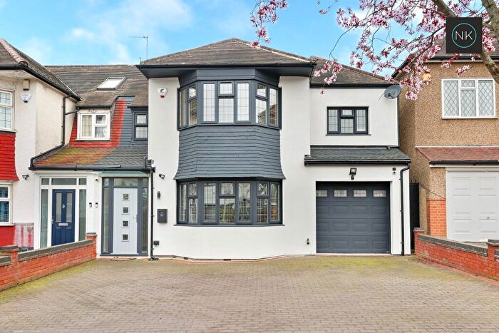 6 Bedroom Semi Detached House For Sale In High View Road, South Woodford, London, E18