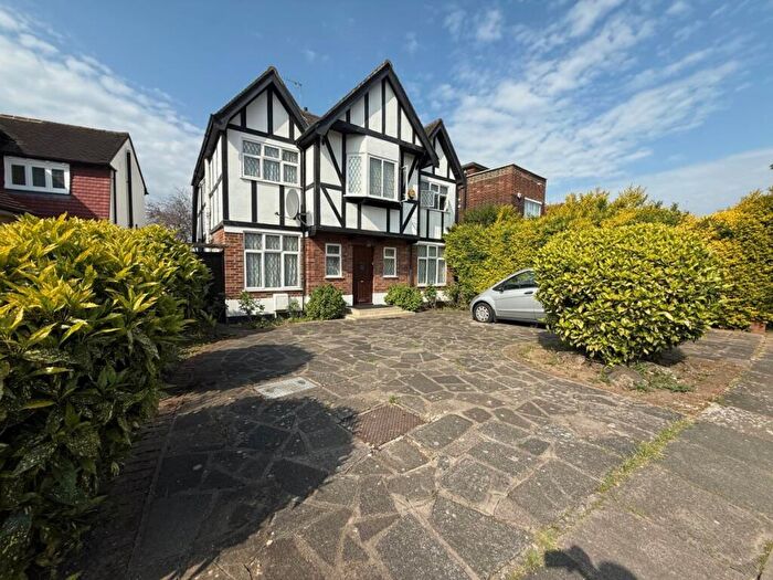 5 Bedroom House To Rent In Langside Crescent, Southgate, N14