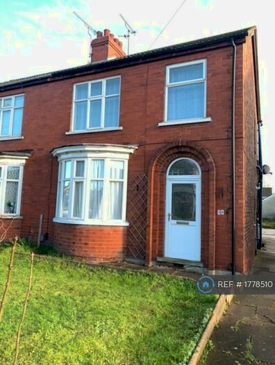 3 Bedroom Semi-Detached House To Rent In Crosby Avenue, Scunthorpe, DN15