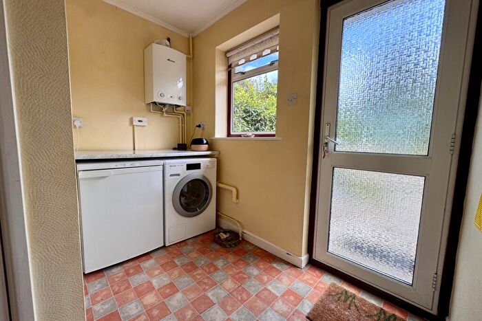 2 Bedroom Detached Bungalow For Sale In Corfe Castle, BH20 - Photo 6