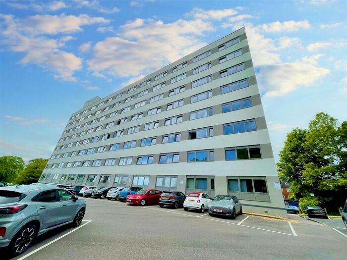 2 Bedroom Flat To Rent In Regent House, Hubert Road, Brentwood, CM14