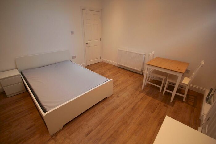 Flat To Rent In High Street, Wealdstone, Harrow, HA3