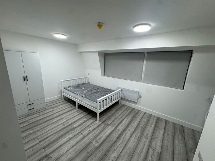 Studio To Rent In Gibbons Close, Borehamwood, WD6