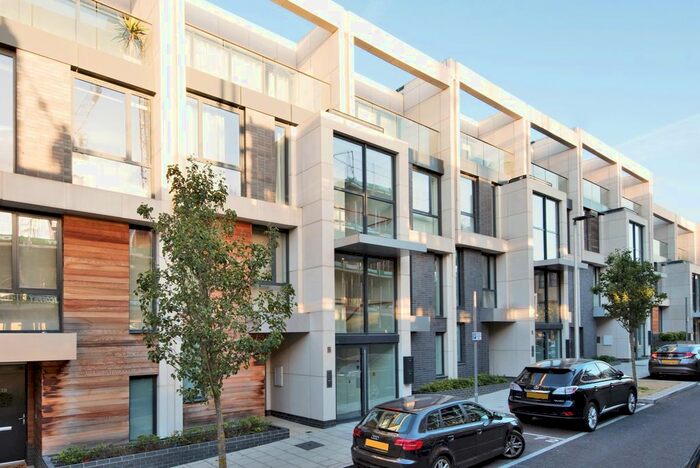 3 Bedroom Maisonette To Rent In Hawthorne Crescent, London, SE10