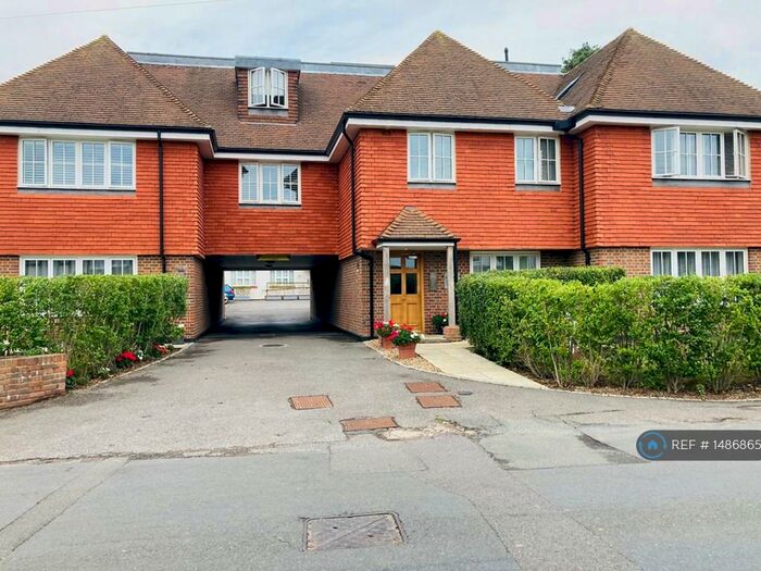 1 Bedroom Flat To Rent In Crown House, Walton On The Hill, Tadworth, KT20