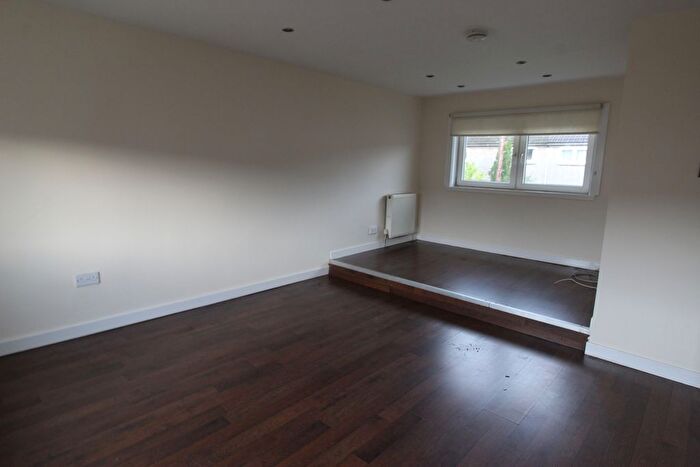 2 Bedroom Flat To Rent In Alloway Gardens, Kirkintilloch, Glasgow, G66