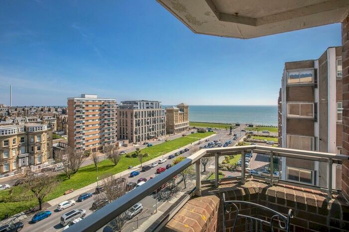 4 Bedroom Apartment For Sale In Grand Avenue, Hove, BN3