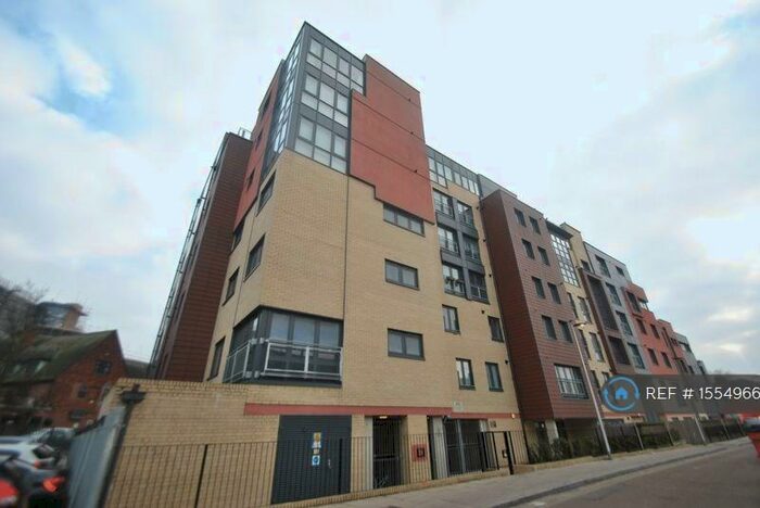 1 Bedroom Flat To Rent In Bramley Crescent, Ilford, IG2